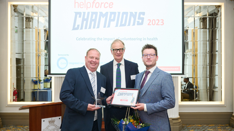 Mark Evans (left) and Nikolas Schickhoff - Community Resuscitation Development Officer, receiving their award.